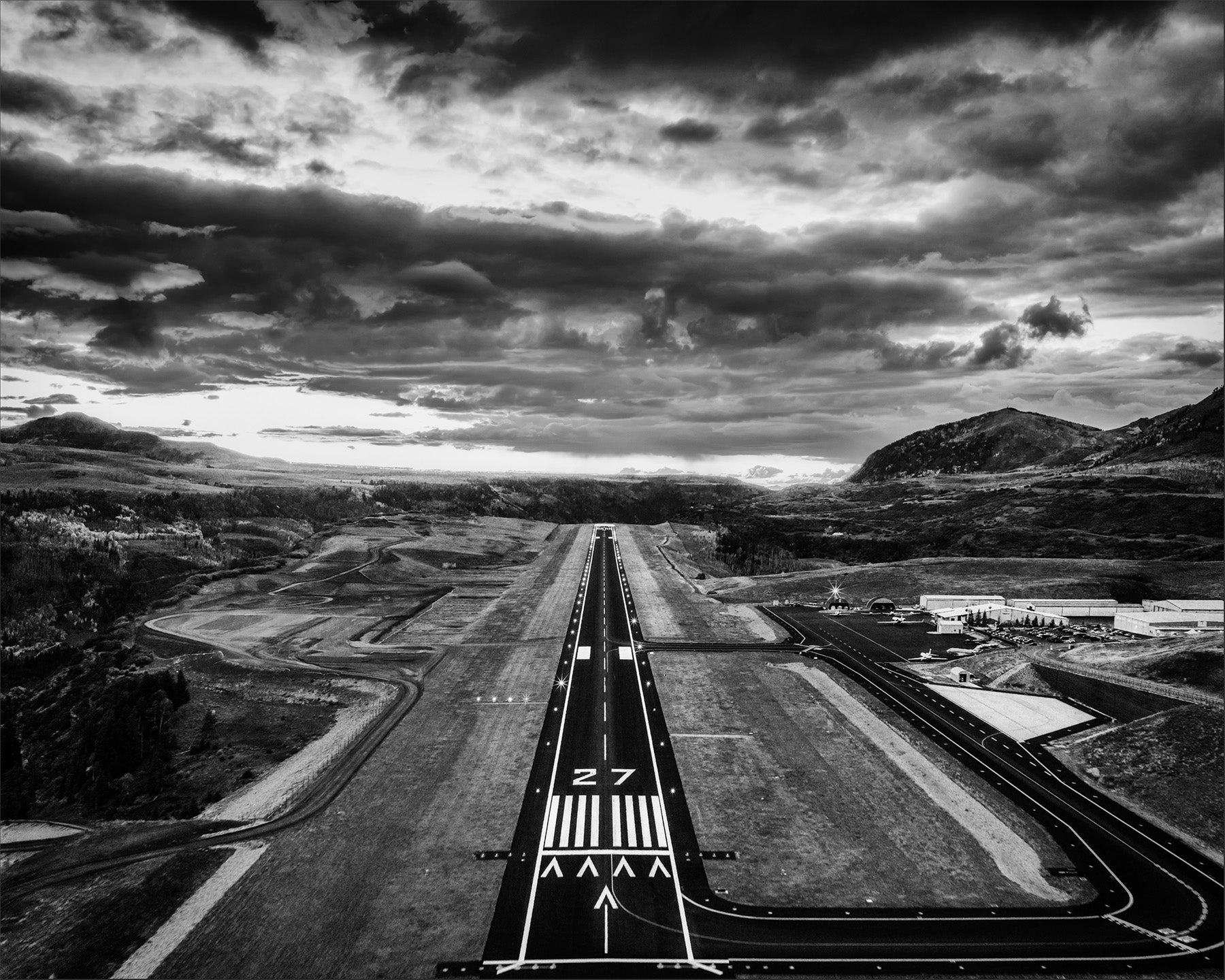 Image of telluride regional airport runway 27 in black and white