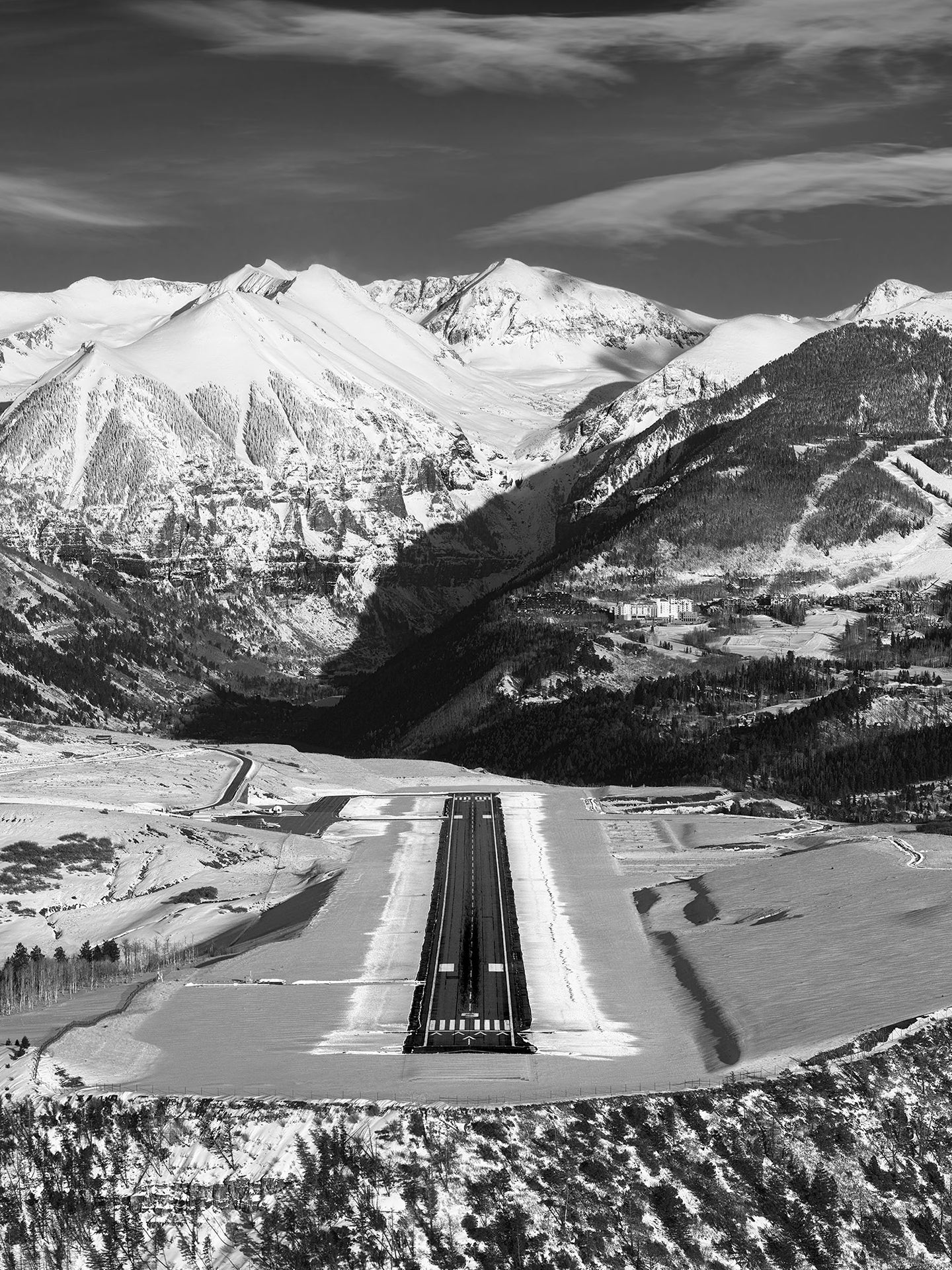 Telluride regional airport runway. KTEX-TEX airport on approach